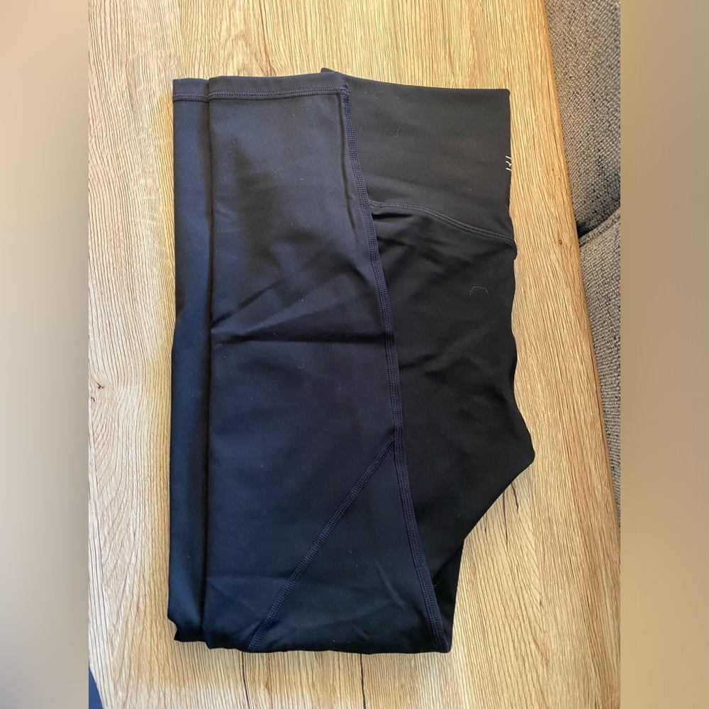 V cut large leggings